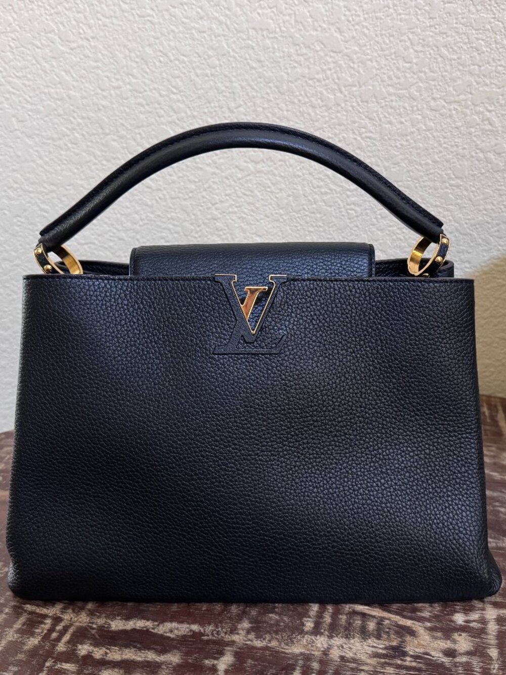 Louis Vuitton Capucines MM Black Taurillon Leather Pink Interior